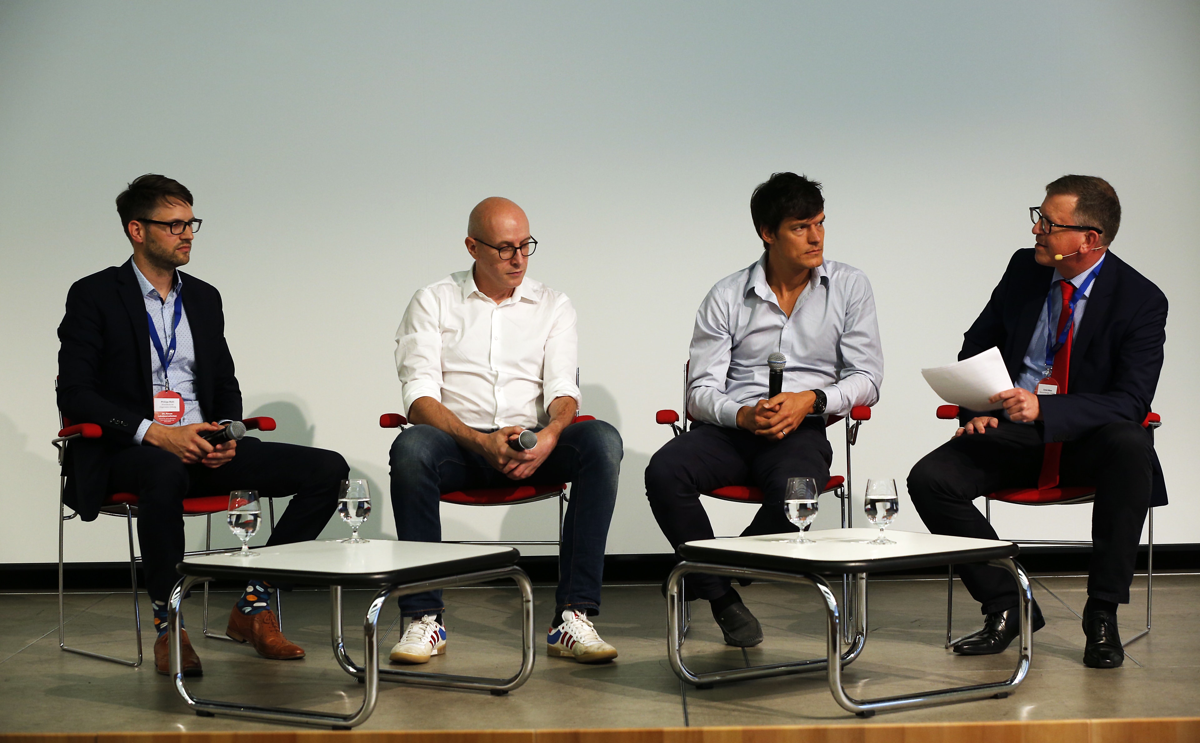 Thema Hyperlokales (v.l.n.r.): Philipp Wahl (WAZ), Daniel Steil (Focus Online), Christian Vollmann (Nebenan.de), und Moderator Armin Maus
