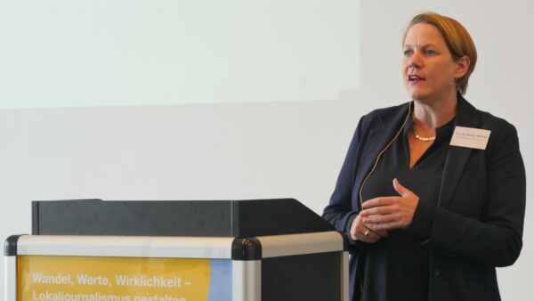 Prof. Dr. Wiebke Möhring beim Forum Lokaljournalismus 2022 in Bremerhaven.