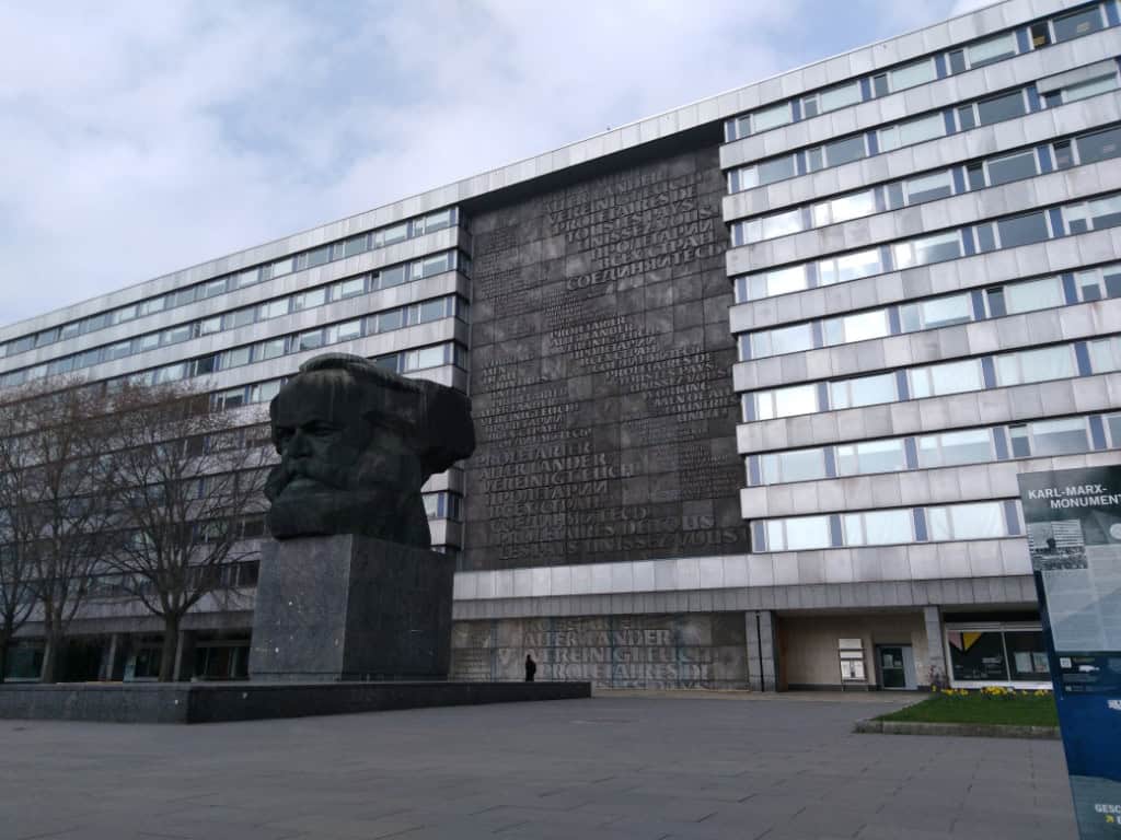 Die Karl-Marx-Büste wartet auf die lokale Familie in Chemnitz. (Foto: Stefan Wirner, drehscheibe)